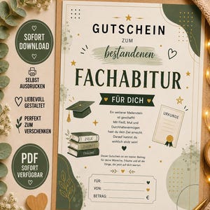 Könnte beinhalten: Ein druckbarer Gutschein zum bestandenen Fachabitur mit dunkelgrünem Text, einer Doktorhut-Grafik, einem Bücherstapel mit den Aufschriften Ziele, Zukunft und Träume sowie einem Urkunden-Symbol. Das Design enthält dekorative Sterne und Herzen.