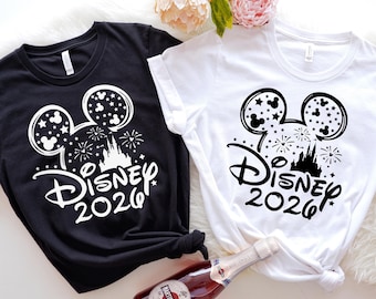 Chemises colorées Disney 2026, chemise famille Disney 2026, chemise famille Disney personnalisée, chemise voyage Disney 2026, t-shirt vacances en famille Disney