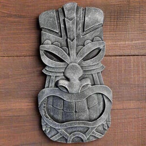 Concrete Tiki Head Sculpture: Eye-Catching Hawaiian Decor for Your Patio or Backyard Retreat, Garden Sculpture, Lawn Art