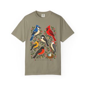 Camiseta para observadores de aves - Pájaros del jardín, camiseta colorida con estampado de aves de jardín, regalo para amantes de la naturaleza imagen 4