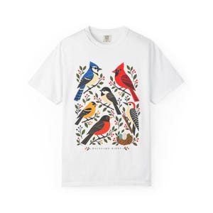 Camiseta para observadores de aves - Pájaros del jardín, camiseta colorida con estampado de aves de jardín, regalo para amantes de la naturaleza imagen 3