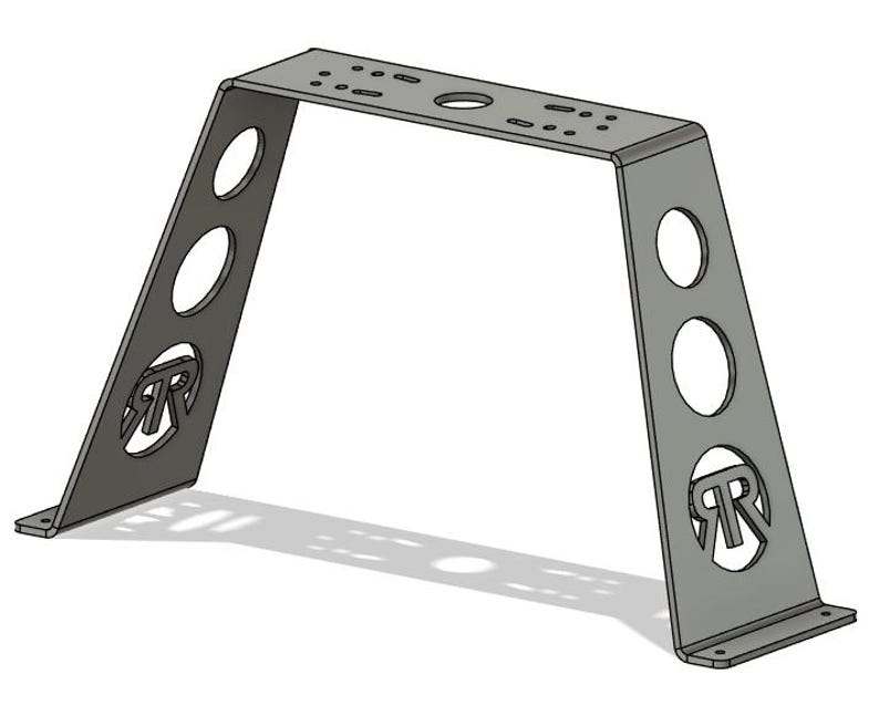 Puede incluir: Un soporte met&aacute;lico gris con un dise&ntilde;o arqueado. El soporte tiene una parte superior plana con m&uacute;ltiples agujeros y dos lados angulados, cada uno con tres recortes circulares y un logotipo. La base tiene orificios de montaje.