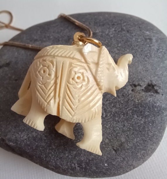 Vintage Carved Elephant pendant with chain- 1970s… - image 5