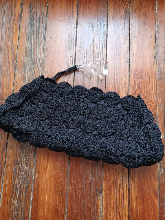 Vintage crochet purse with carved lucite handle- … - image 6