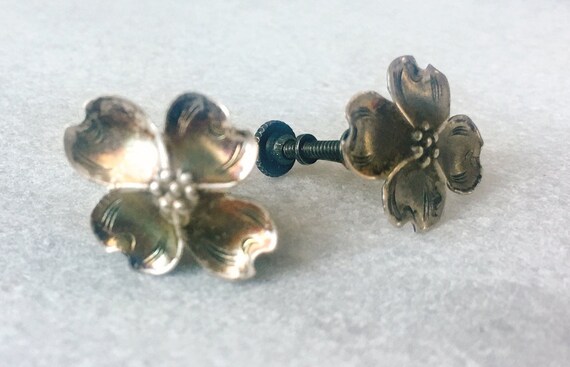 Dogwood flower sterling silver Nye earrings - image 2