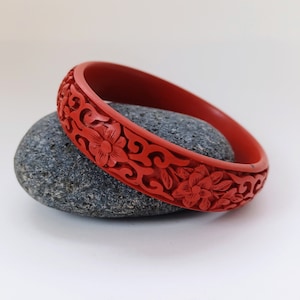 Cinnabar lacquer carved flower bangle bracelet -vintage