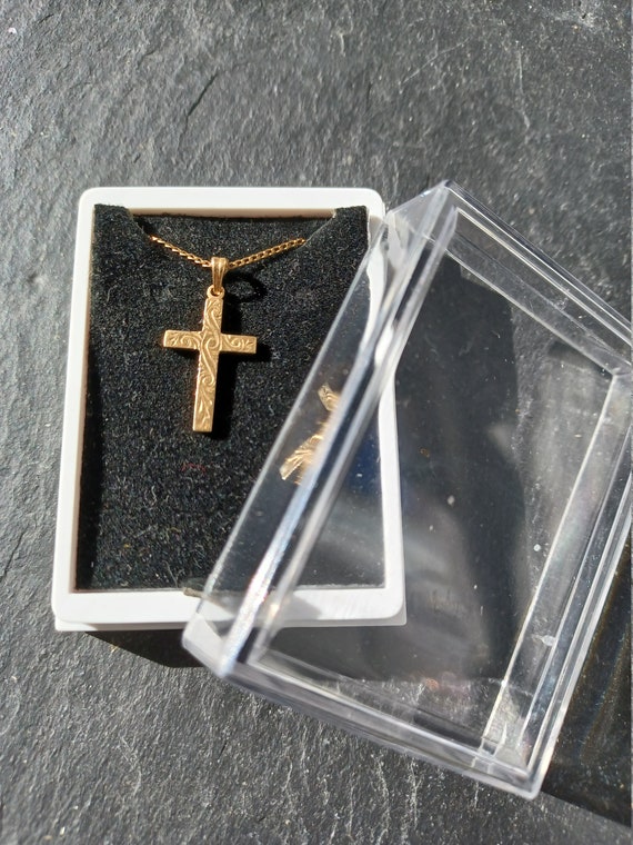 Vintage 10 kt gold Cross and Chain - petite - image 6