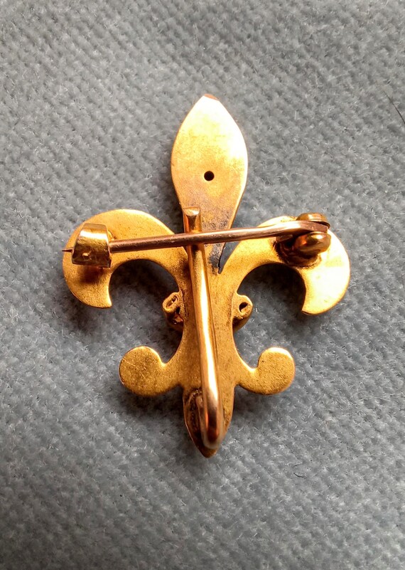 Pocket brooch deals