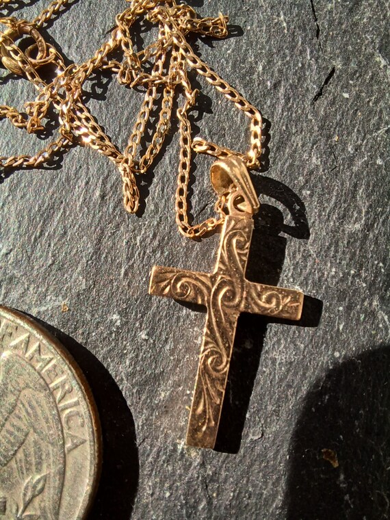 Vintage 10 kt gold Cross and Chain - petite - image 4