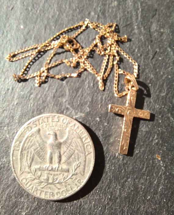 Vintage 10 kt gold Cross and Chain - petite - image 3