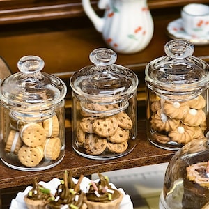 Galletas en miniatura en tarros de cristal para muñecas: Comida de arcilla polimérica a escala 1/6