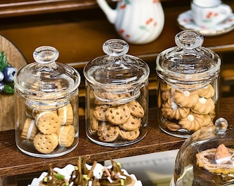 Biscuits miniatures dans des bocaux en verre pour poupées : nourriture en pâte polymère à l'échelle 1/6