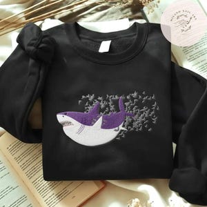 EMBROIDERED Disney Pixar Movie Hoppers TShirt Sweatshirt Hoodie, Shark Scene In Hoppers Shirt, WDW Disneyland Trip Shirt bild 8