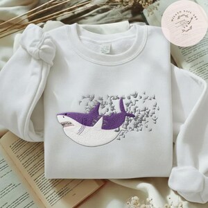 EMBROIDERED Disney Pixar Movie Hoppers TShirt Sweatshirt Hoodie, Shark Scene In Hoppers Shirt, WDW Disneyland Trip Shirt bild 5