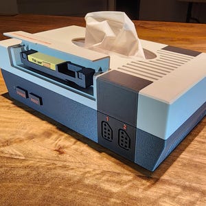 Tissuecover voor NES-console met functioneel deksel – gepersonaliseerd gameroomdecor – 3D-geprinte tissuehouder – cadeau voor gamer – tafelstuk