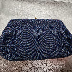 Clutch vintage azul con cuentas Walborg Belgium, años 60 (etiqueta original)