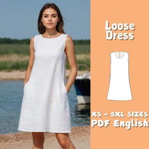 Puede incluir: Vestido holgado sin mangas de lino blanco con cuello redondo y bolsillos. El vestido se muestra en una persona de pie cerca de un cuerpo de agua. La imagen también incluye un diagrama del vestido y el texto "Loose Dress" y "XS - 5XL SIZES PDF English".