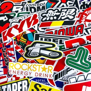 50 zufällige Autorennen-Aufkleber, Motorsport-Aufkleber, JDM-Autoaufkleber für Auto-Enthusiasten, wasserdichtes Aufkleberpaket für Helm und Laptop