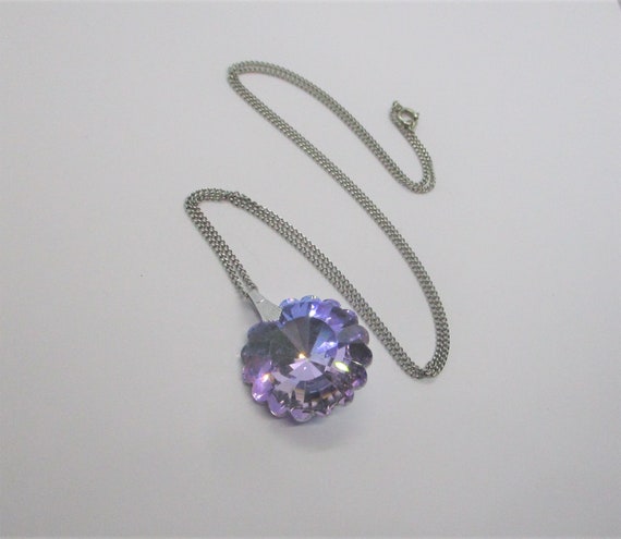 Crystal flower pendant: Lovely 1960s faceted purp… - image 2