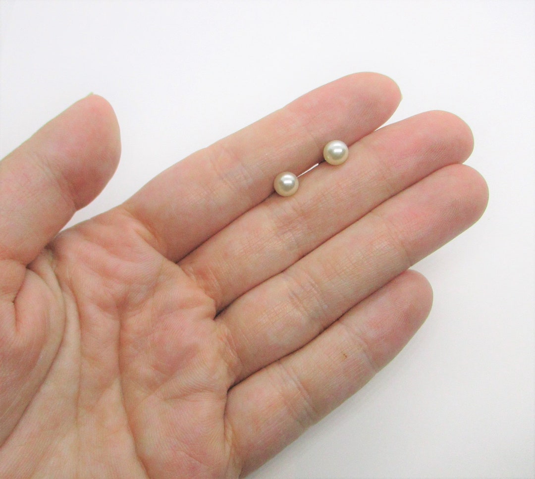 Costume Pearl Earrings Sweet Cream Stud Back Cabochon Silver Tone Stud