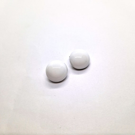 Simple white earrings: Cool 1960s white milk glas… - image 2
