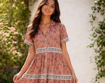 Chic Pink Gedruckt Baumwolle Gestuften Midi Kleid mit Button-Down-Vorderseite & Soft Flare