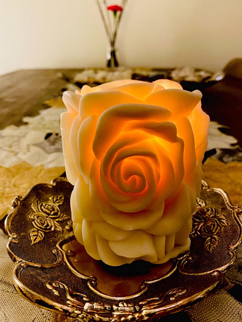 Candela artigianale alla rosa in cera di soia, candela a colonna floreale immagine 4