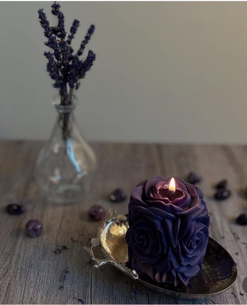 Candela artigianale alla rosa in cera di soia, candela a colonna floreale immagine 5