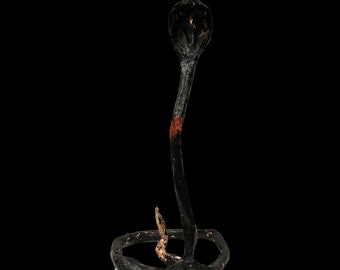 Sculpture originale de serpent murale en papier ; ROGUE : serpent ascendant, n°1