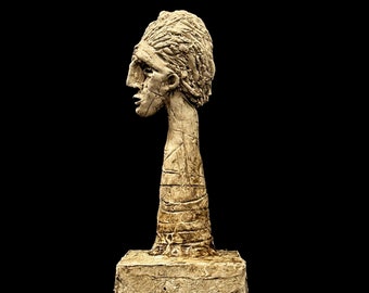 Sculpture figurative en argile de fibre de bois avec base en bois texturé pour table ou étagère : SANS TITRE; Les voyageurs, n°5