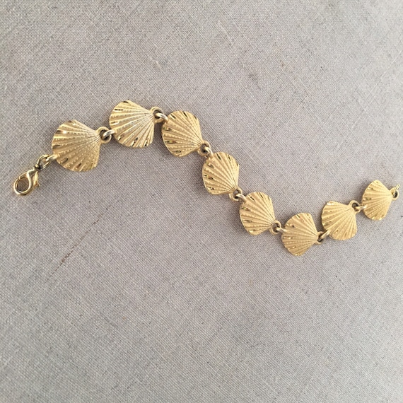 Vintage gold seashell bracelet