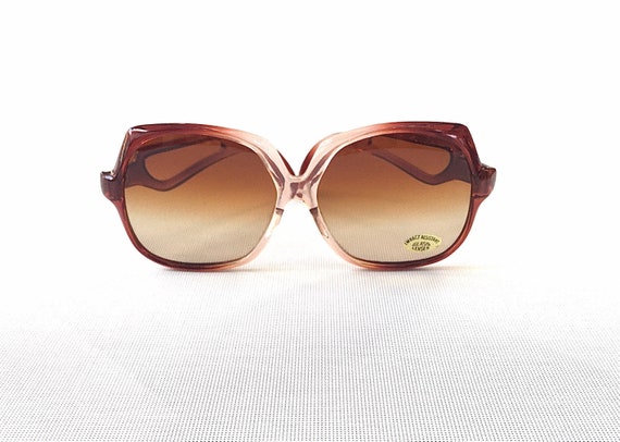 Chic vintage seventies ombré sunglasses