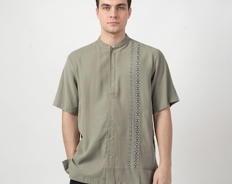Serie Darianz Itang Yunasz Koko Camisa moderna con cuello mandarín para hombre, bordado étnico