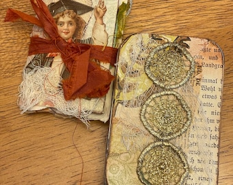 Handgemachtes Itty Bitty Junk Journal mit Extra Ephemera und Aufbewahrungsbox