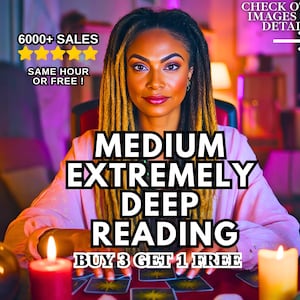 Puede incluir: Una mujer con rastas rubias amarillas está centrada en la imagen. La superposición de texto dice "MEDIUM EXTREMELY DEEP READING" y "BUY 3 GET 1 FREE". La imagen también incluye velas encendidas y cartas del tarot.