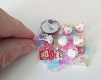 Convo hearts cupcake board miniature