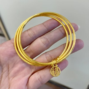 Set di tre bracciali impilabili portafortuna: oro puro 24 carati, bracciale da donna.