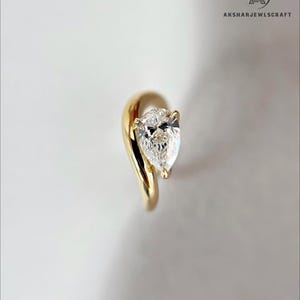 1,7 CT pływający pierścionek z diamentem w szlifie gruszkowym | Elegancki pierścionek zaręczynowy typu solitaire dla kobiet | Prezent z biżuterii
