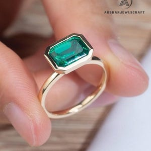 2.5 CT Green Emerald Cut Bezel Ring, East-West Solitaire, Solid 10K/14K/18K Yellow Gold, Bridal Ring, Proposal Jewelry, Anniversary Gift