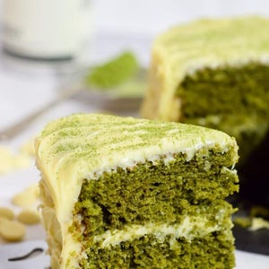Matcha & White Chocolate Cake