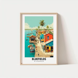 Puede incluir: Una impresión enmarcada de Bluefields, Nicaragua. La obra de arte representa edificios coloridos a lo largo de un muelle, con botes en el agua turquesa. Palmeras y un cielo azul brillante completan la escena tropical. El texto "BLUEFIELDS NICARAGUA" está en la parte inferior.