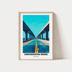 Op de afbeelding: Een ingelijste kunstdruk met de Confederation Bridge in Canada. De afbeelding toont een perspectiefweergave van de brug met een blauwe lucht en oceaan. De weg van de brug heeft gele lijnen en de tekst "CONFEDERATION BRIDGE CANADA" staat onderaan.