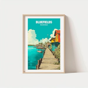 Puede incluir: Impresión artística enmarcada que presenta una vibrante ilustración de Bluefields, Nicaragua. La obra muestra edificios coloridos a lo largo de un muelle de madera, barcos en agua turquesa y el texto "BLUEFIELDS NICARAGUA".
