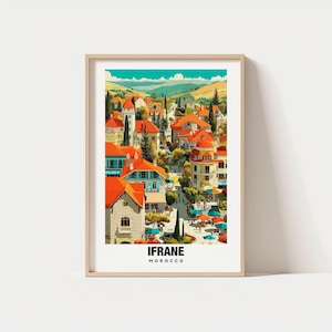 Könnte beinhalten: Ein gerahmter Kunstdruck mit einer farbenfrohen Illustration von Ifrane, Marokko. Das Kunstwerk zeigt ein lebendiges Stadtbild mit roten Ziegeldächern, türkisfarbenen Akzenten und einem Hintergrund aus sanften Hügeln unter einem strahlend blauen Himmel. Der Text "IFRANE MAROKKO" ist unten abgedruckt.