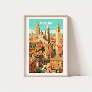 Puede incluir: Una impresión artística enmarcada que presenta una colorida ilustración de Módena, Italia. La obra de arte muestra la arquitectura de la ciudad con torres y edificios prominentes, sobre un cielo azul. La palabra "MODENA" se muestra en la parte superior.