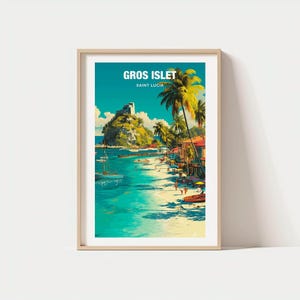 Pode incluir: Uma impressão artística emoldurada de Gros Islet, Santa Lúcia. A imagem retrata uma vibrante cena de praia com água turquesa, uma praia de areia e palmeiras. Edifícios e barcos são visíveis ao longo da costa, com uma colina e uma fortaleza ao fundo. O texto "GROS ISLET SAINT LUCIA" está no topo.