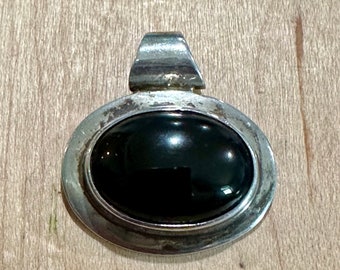 Colgante vintage de plata de ley y ónix negro superoscuro estilo suroeste