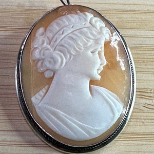 Vintage Antique .800 Silver European Made Hand Carved Shell Cameo Brooch/Pendant