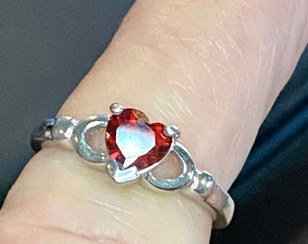 Super Nice Vintage Sterling Silver and cut Heart Shape Garnet  Ring, Size 7