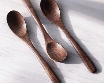Walnut Spoon, Handycraft Regular Wood Spoon, Premium Classic Spoon, 5 in Spoon with Natural Grain Finish，Handcrafted Wooden Serving Spoon